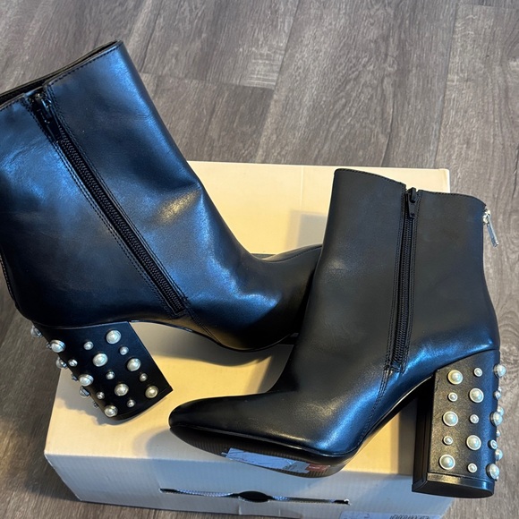 BRAND NEW Black Studded Ankle Boots Size 8 - Picture 4 of 7